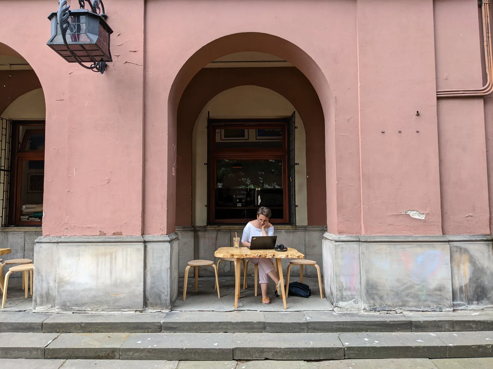 Profil dating 2026 pentru nomadul digital român: ce scrii și ce tai